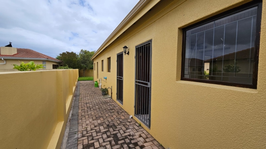 3 Bedroom Property for Sale in Sandbaai Western Cape